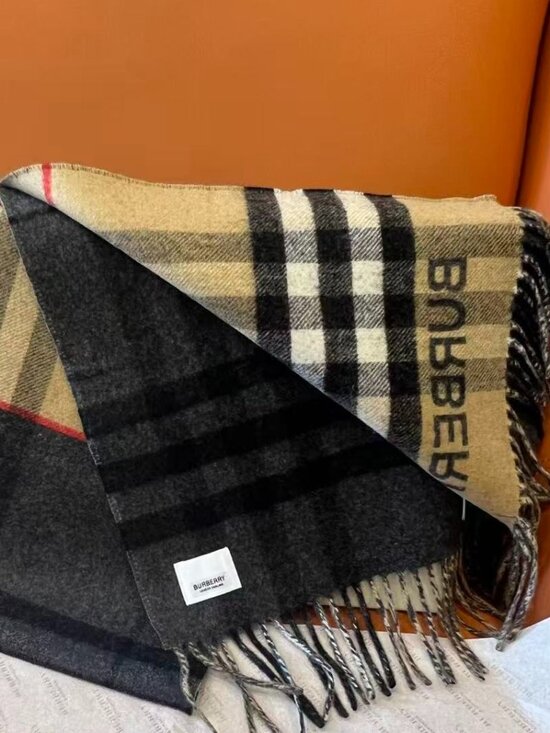 Burberry Double-Sided Check Cashmere-Blend Scarf - Picture 2 of 4